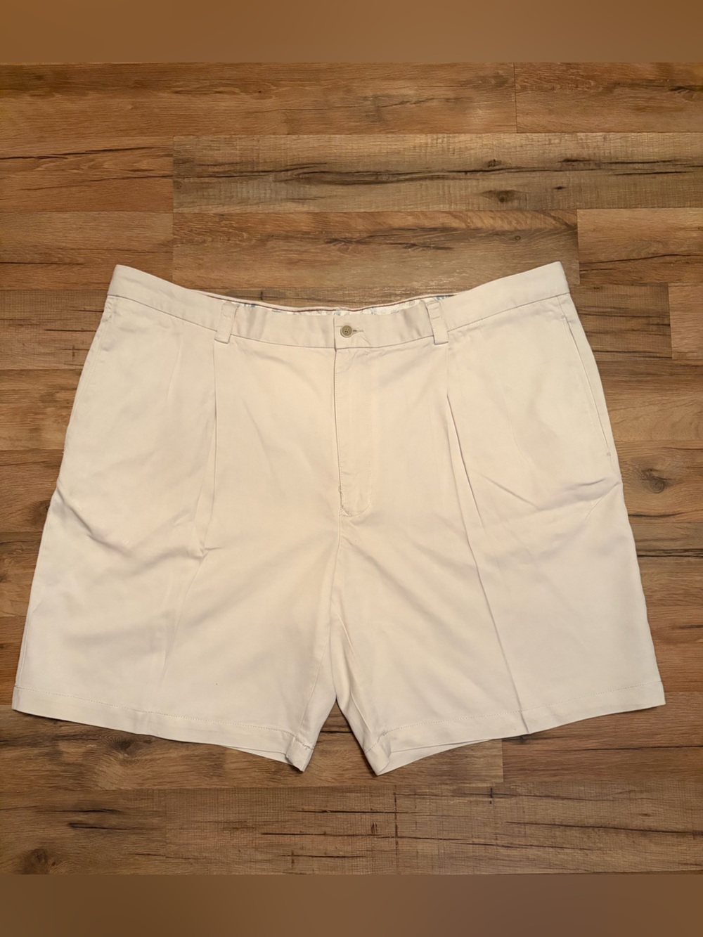 Tommy Bahama 100% silk Cream Flat-Front Men's Shorts Sz 42 preppy golf travel